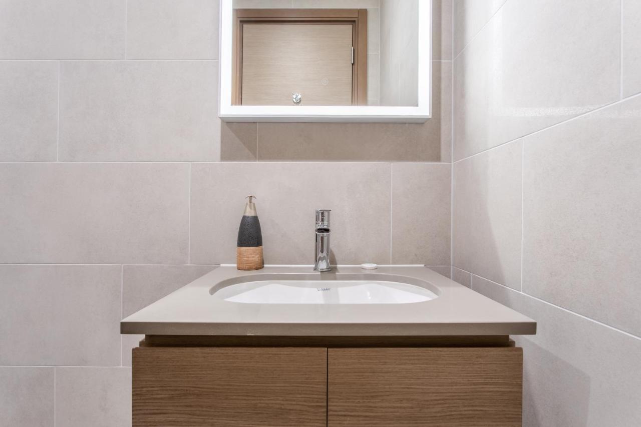 By Latinem Luxury 1br Wg1214 Near Burj Khalifa